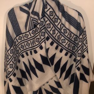 Super soft pattern blue and white scarf w fringe